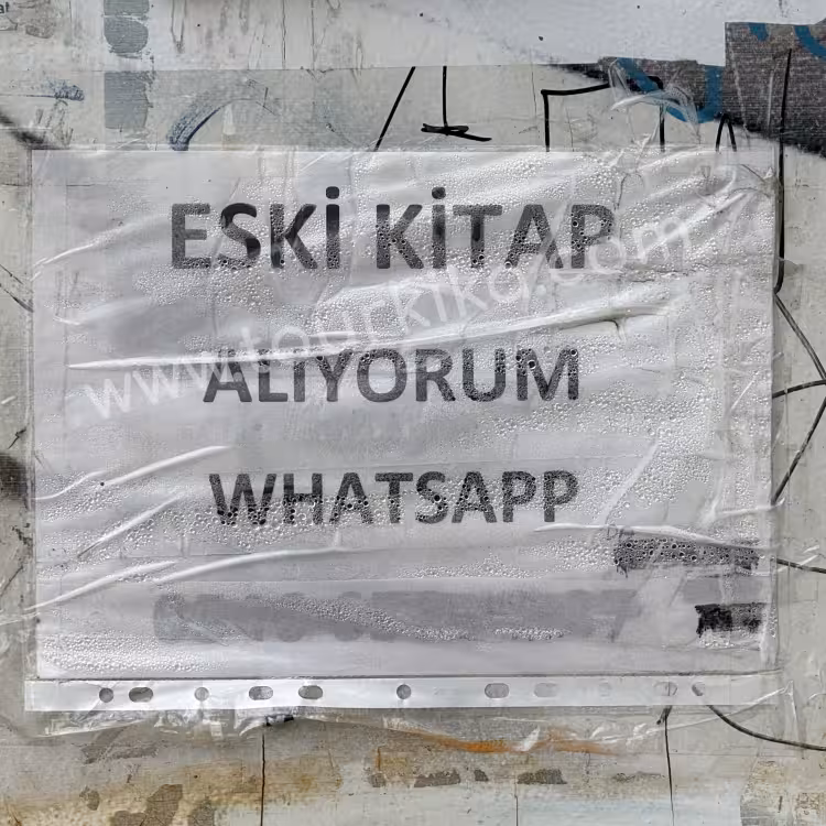 χαρτί στα τουρκικά γράφει Eski kitap alıyorum (Αγοράζω παλιά βιβλία)