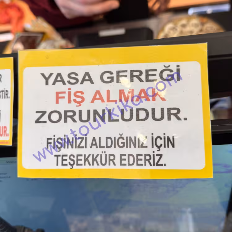Φωτογραφία που γράφει στα τούρκικα Yasa gereği fiş almak zorunluktur (Βάσει νόμου είναι υποχρεωτικό να πάρετε απόδειξη)