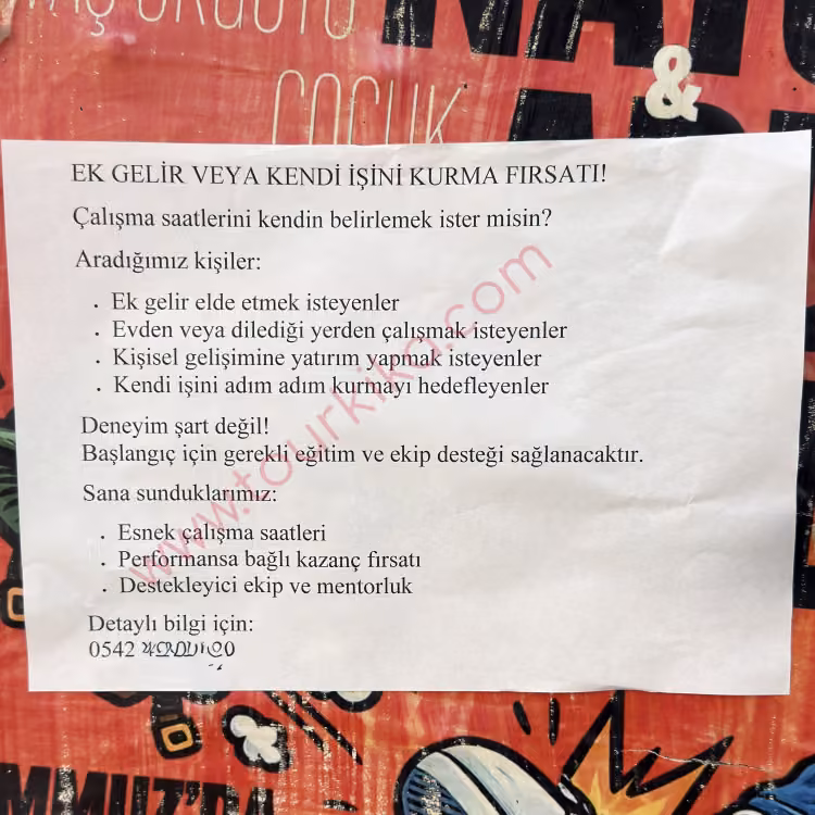 χαρτί που γράφει στα τουρκικά Aradığımız kişiler (Τα άτομα που ψάχνουμε) και Sana sunduklarımız (Αυτά που σου προσφέρουμε)
